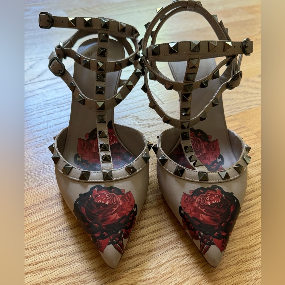 Valentino Garavani Rockstud Strappy Pointed Toe Pump. Rare! 8.5 worn twice.